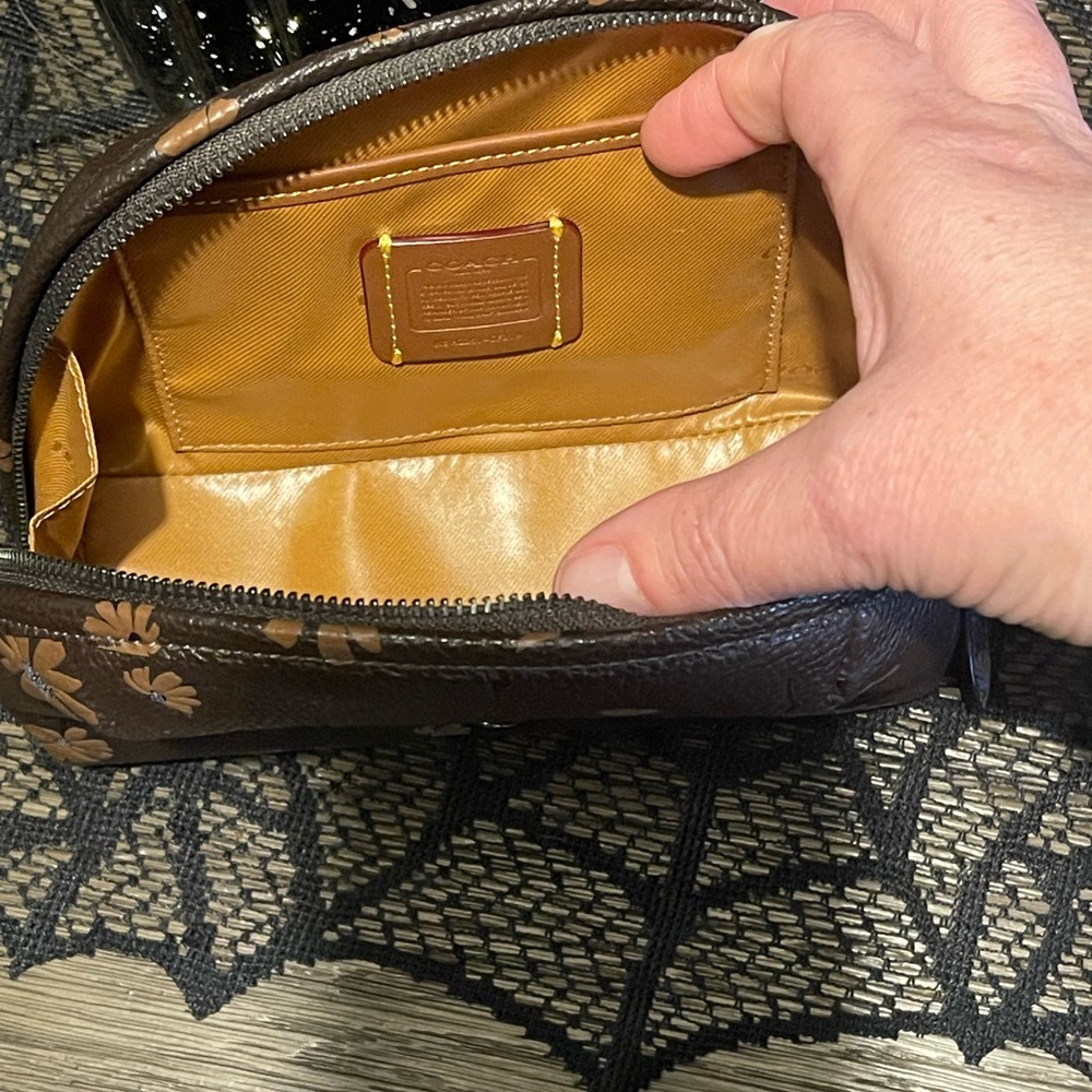 Coach Floral Embossed Brown Leather Bag. NWOT - Picture 4 of 8